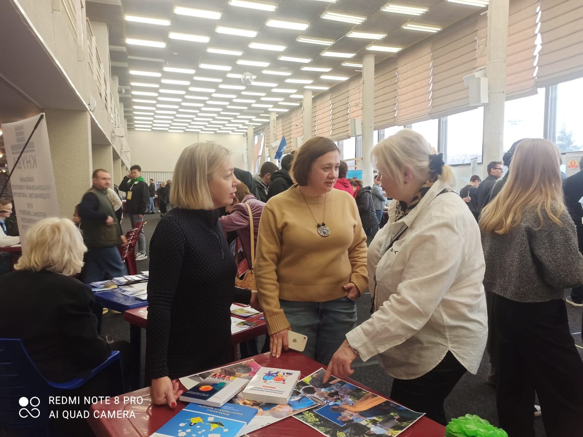 15.03.фото 1 зустріч завідувача кафедри Тетяни СПІРІНОЇ та доцента Олени Денисюк зі стейхолдером