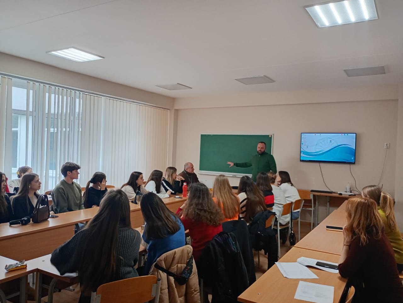 19.03 Фото 1 Виступ заступника декана Романа Павлюка. Він розповів про ключові аспекти вибору дисциплін з вибіркового блоку