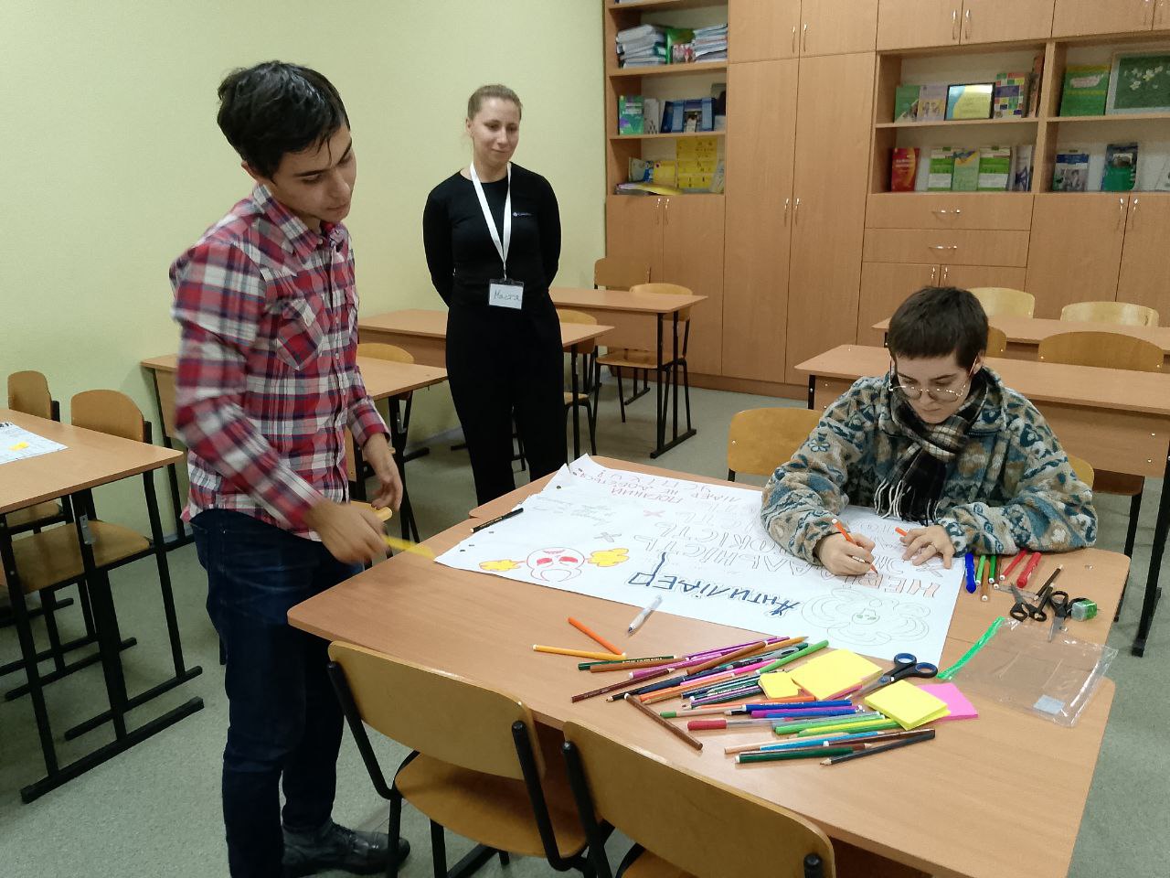 19 11 25 2 Групова робота учасників та тренерка Анастасія Вакуленко