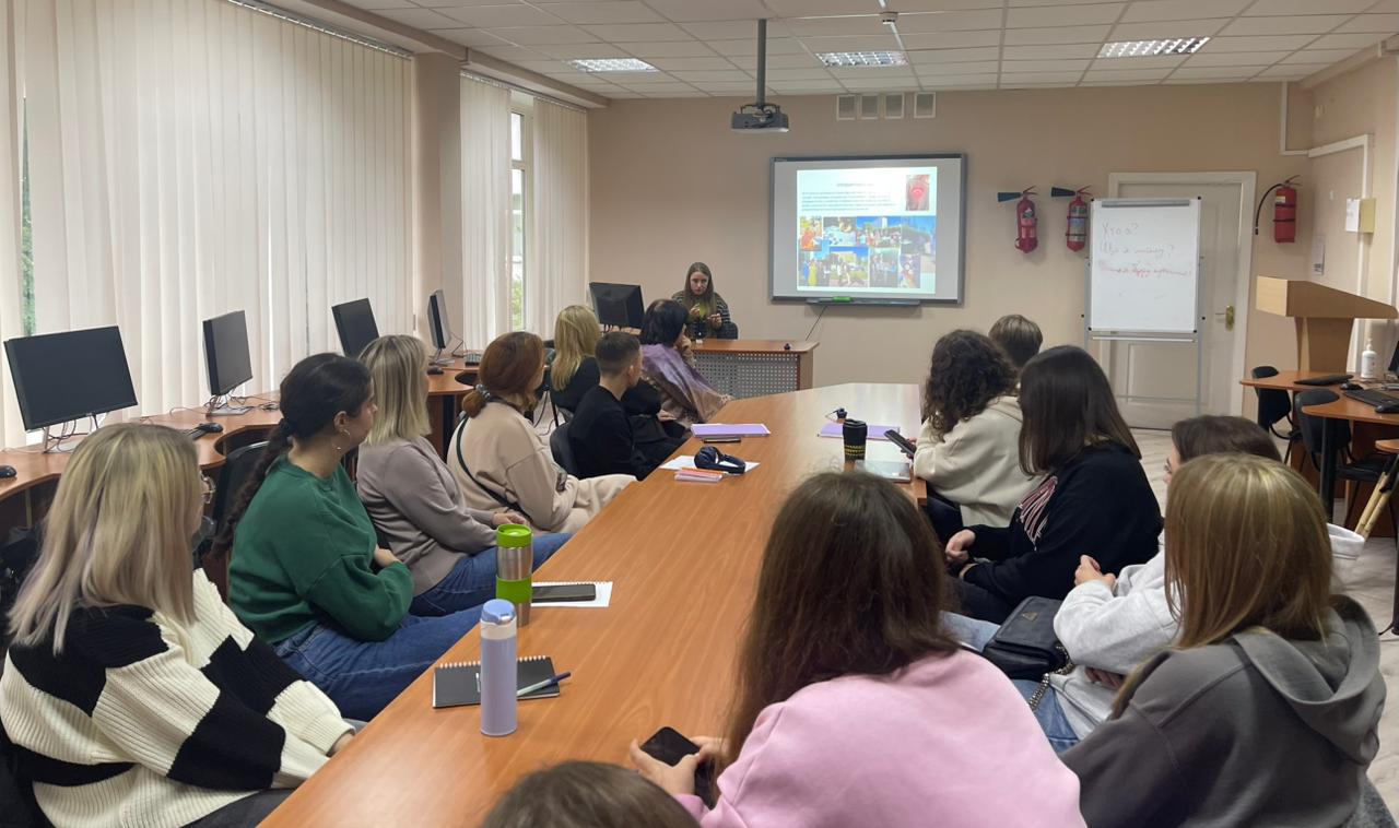 Фото 2 Ірина Нохріна розповідає про особливості академічної мобільності