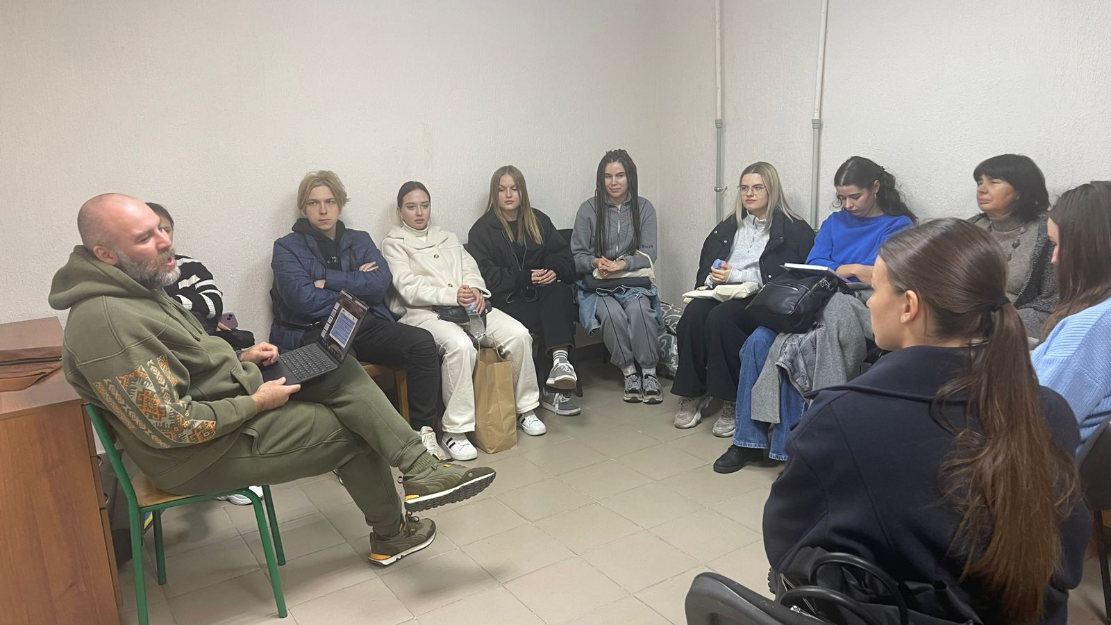 Фото 5 Продовження зустрічі з Павлом Рубаном в укритті 15.10.25