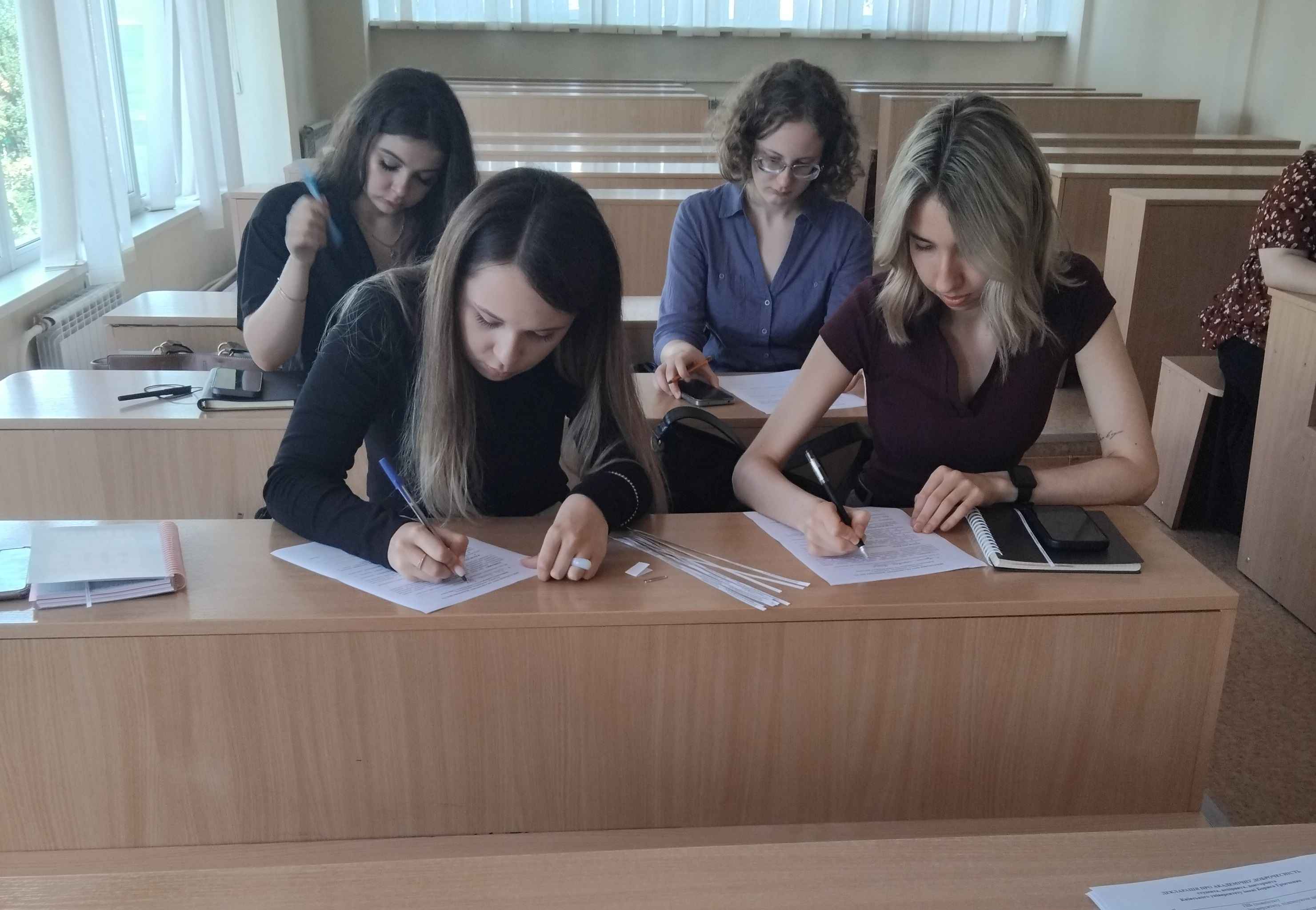 Студенти 1 курсу ОП Екстремальна та кризова психологія підписують декларацію про академічну доброчесність 1